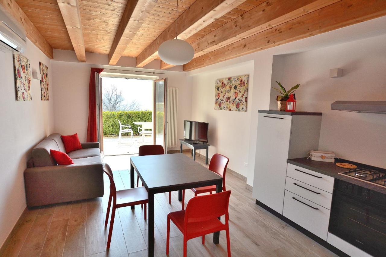Red Apartment In Marciaga Di Costermano Dış mekan fotoğraf